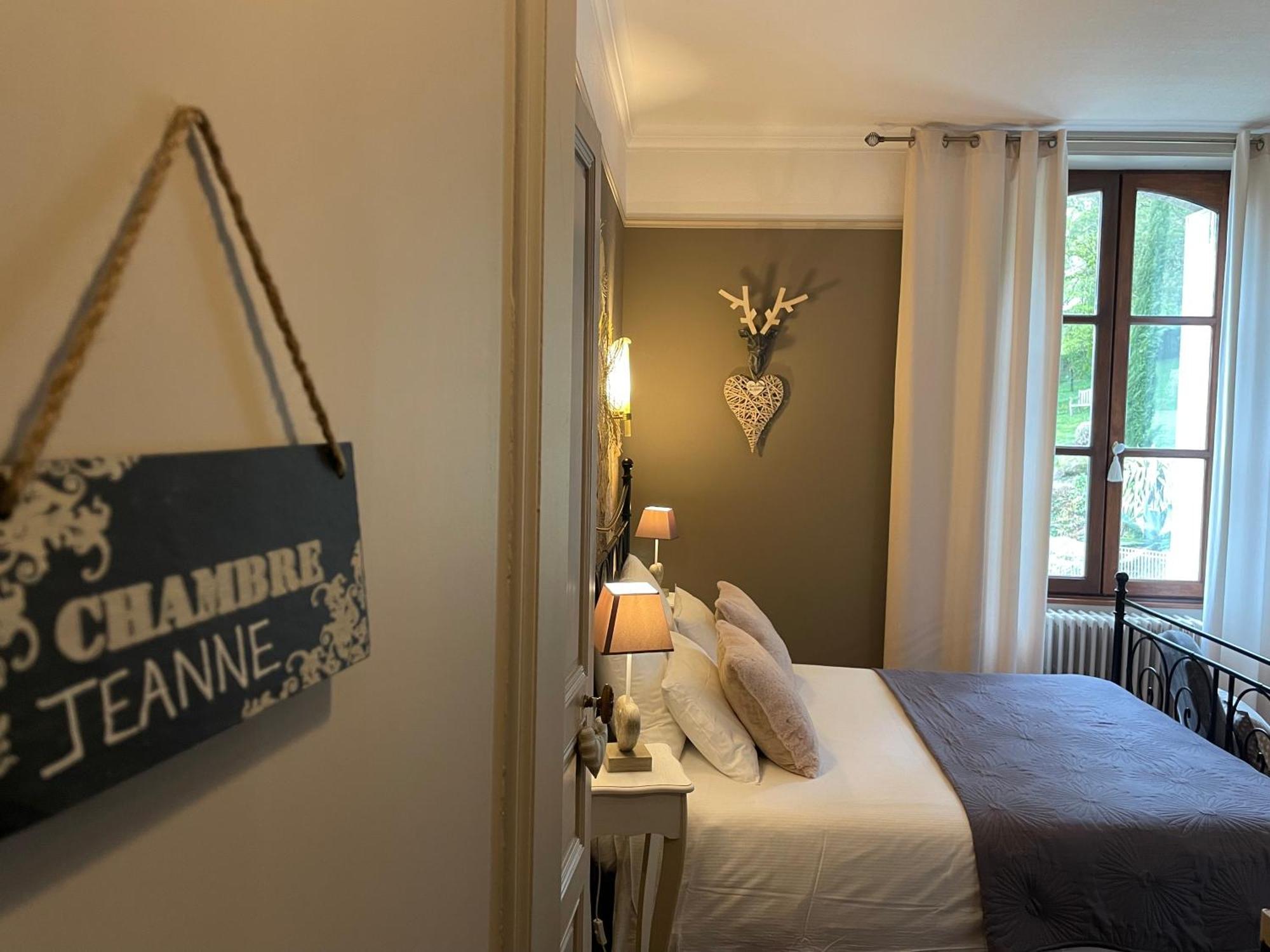 Maison D'Hotes Et Gites La Chouannerie A Cote Du Parc Du Puy Dufou プゾージュ エクステリア 写真